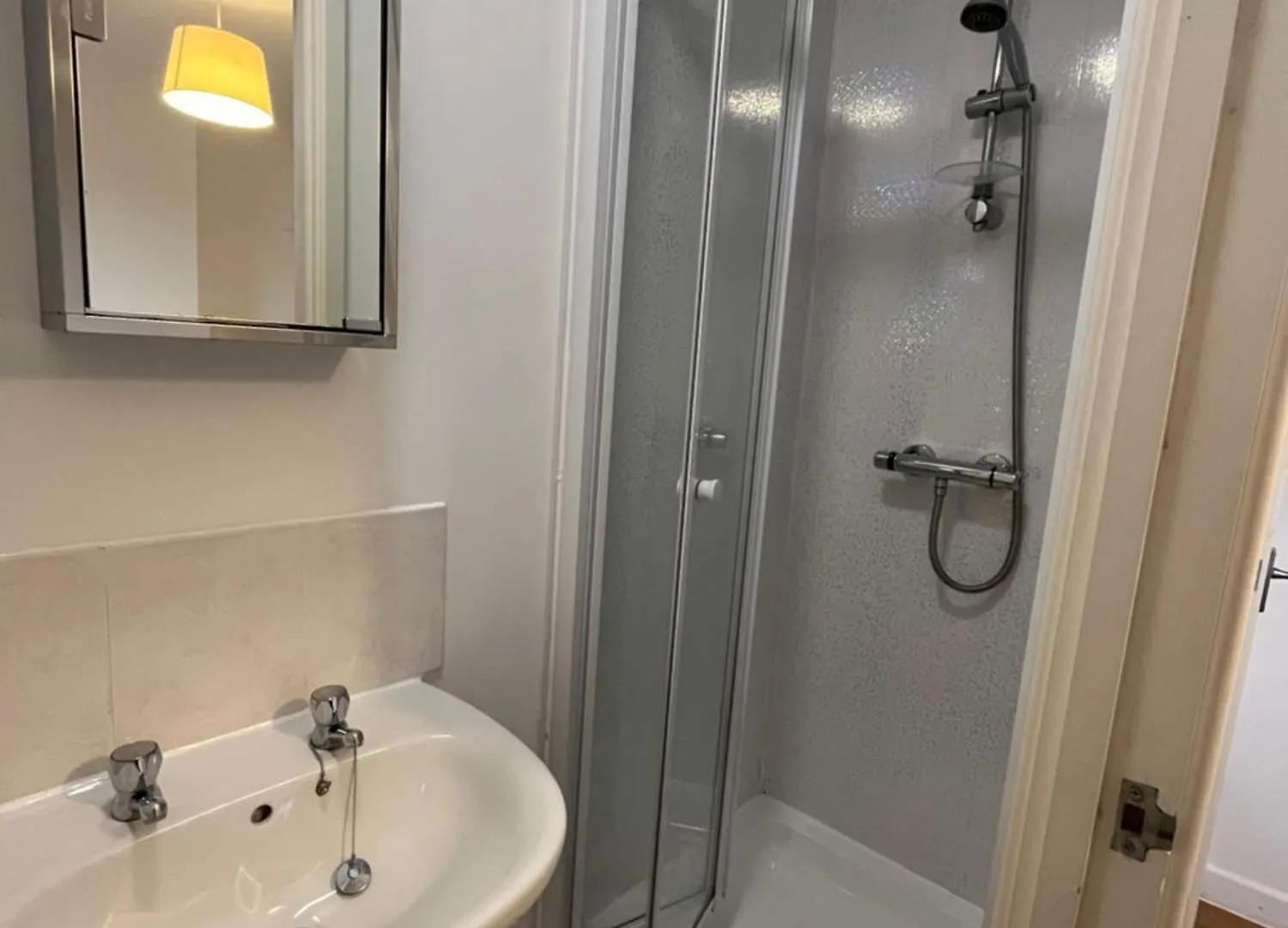 Long Stay Rooms By Capital Pads Gloucester